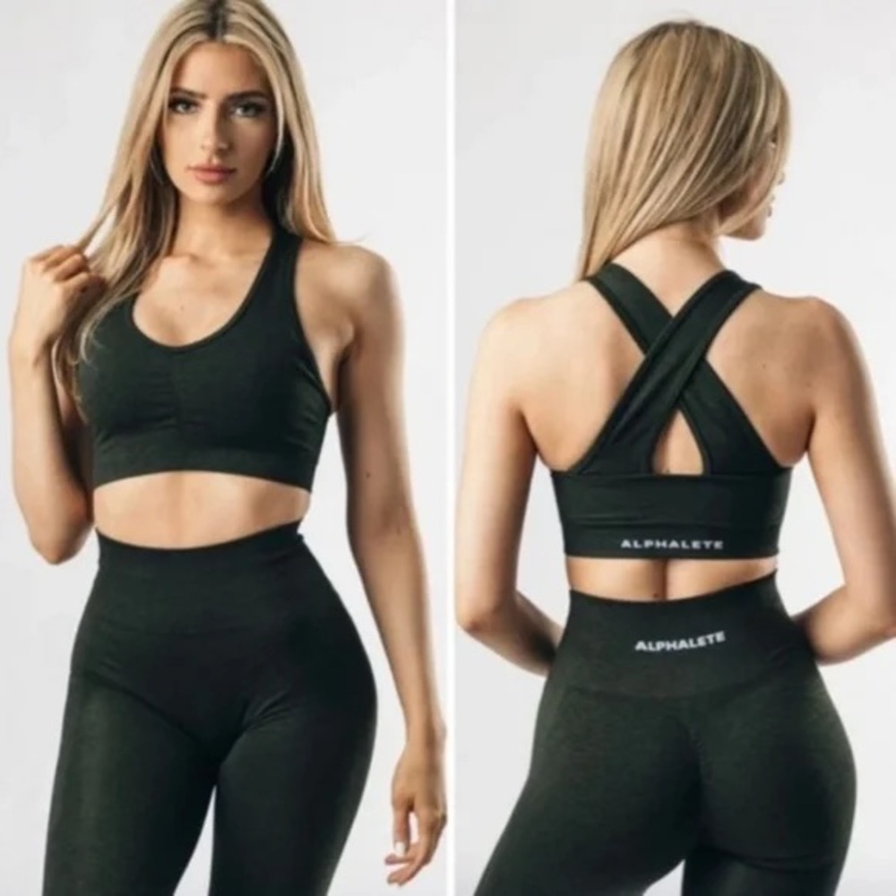 24. Alphalete Amplify Sports Bra In Dark Green Size Small